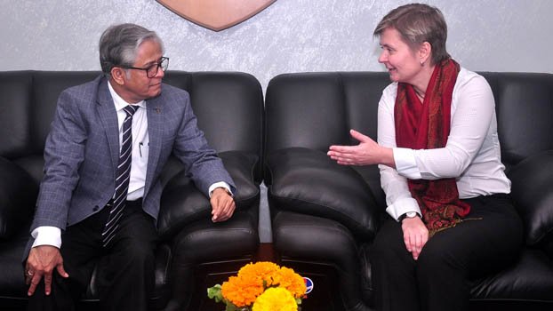 German team meets DU VC