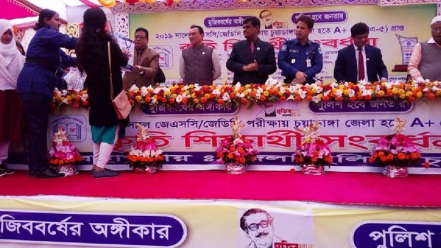 Students vow to fight drugs and terrorism