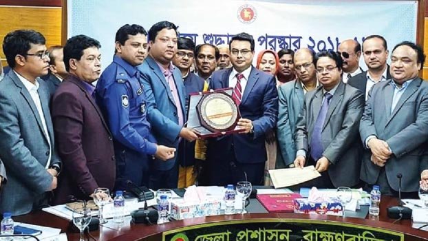 Nabinagar UNO gets award for good performance