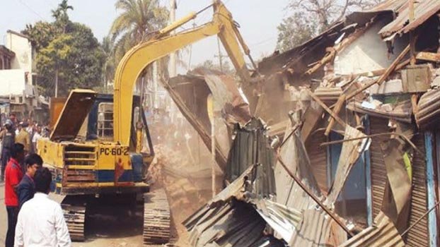 500 illegal structures demolished along rail track