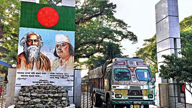 Import-export begins thru Benapole after 2 days