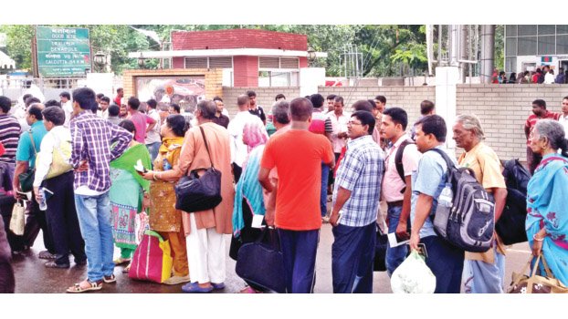 India bans entry through Benapole port