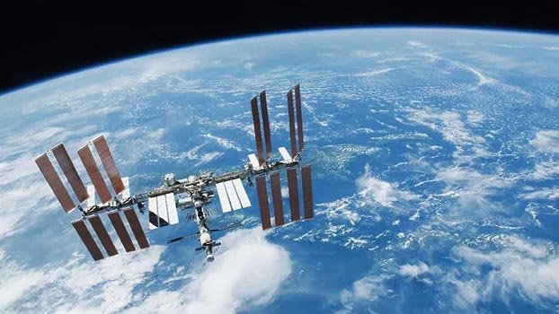 SpaceX will send tourists to the ISS next year