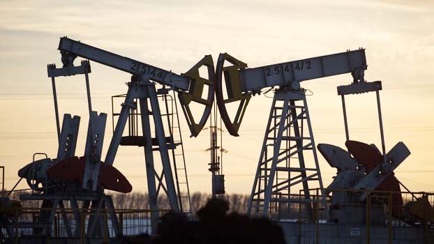 Oil slump worsens lowflation risks central banks   can’t ignore