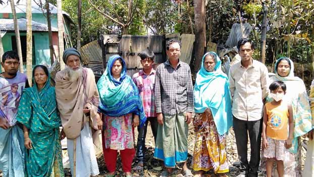 Masksudpur family living  under threat from influential