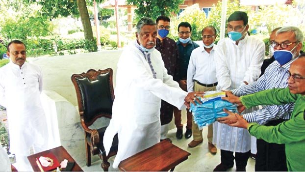 Mosharraf hands  over PPE to doctors