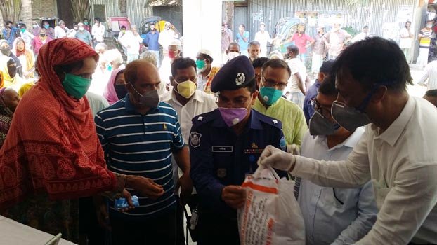 Relief goods   distributed among 10,000 poor families