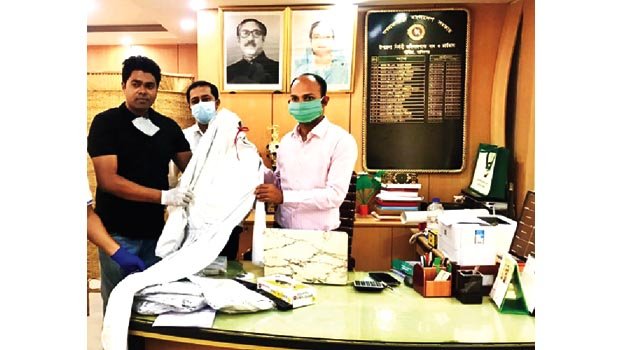 Rahat Maleque provides PPE to Saturia admin