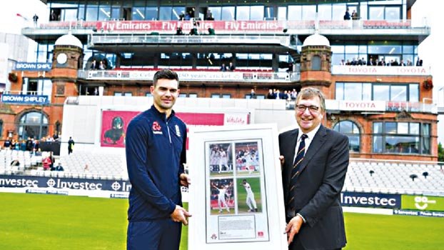 Lancashire chairman David Hodgkiss dies with Covid-19 