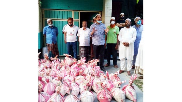 Food distributed among workers staying home