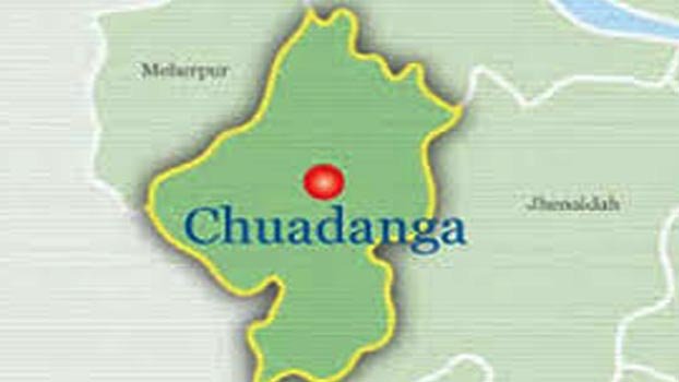 Chuadanga SP distributes food among labourers