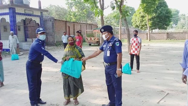 Police distribute relief materials in Jhenaidah