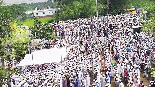 Thousands join Janaza defying  shutdown, health instructions