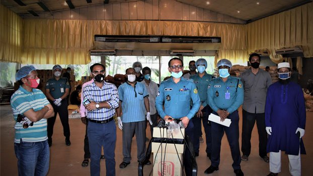 CMP, KSRM distribute relief  among hawker families