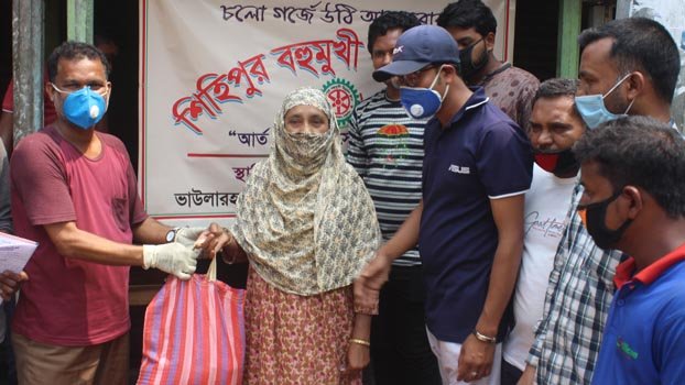 Poor families get food items from Shihipur Club 