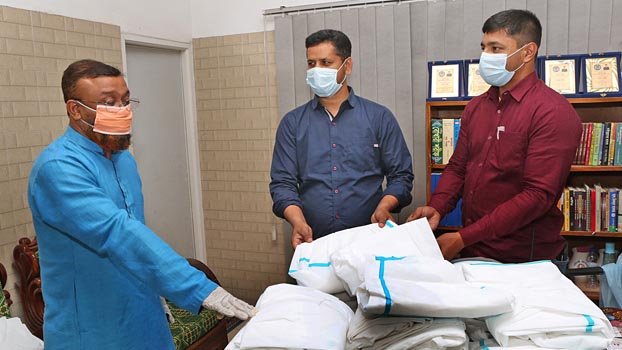 UZ chairman provides  PPE for DB police