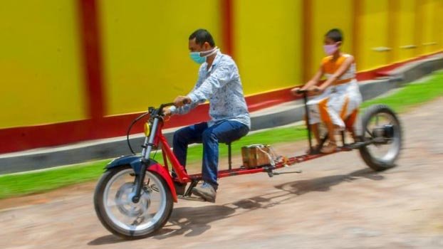 Indian mechanic invents ‘social distancing’ motorbike