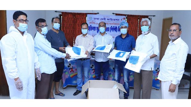 Journos get PPE from  Tara Devi Foundation