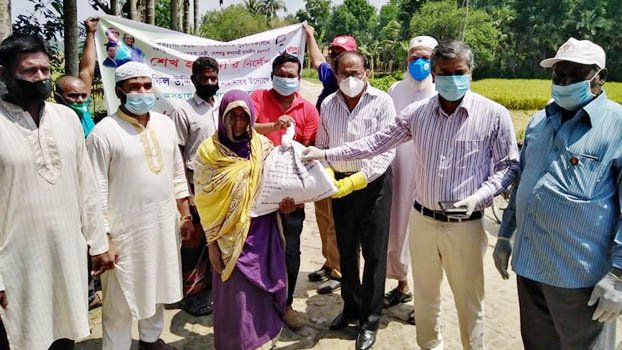 FFs distribute   relief among poor   families