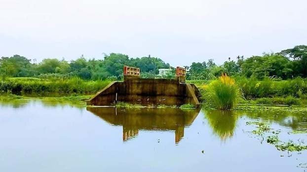 Pakundida bridge lies useless