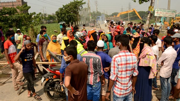 RMG workers stage demo for wages, Eid bonus 