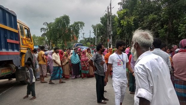 Highway blocked in Dinajpur for relief