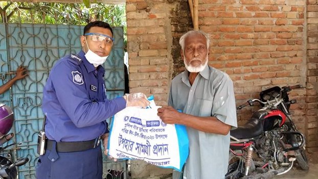 Chuadanga SP distributes food items, Eid gift