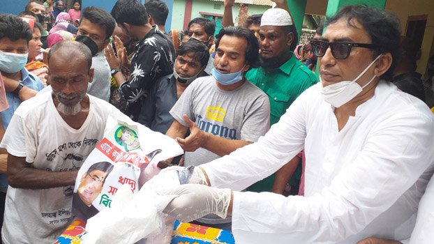 AL leader distributes food items