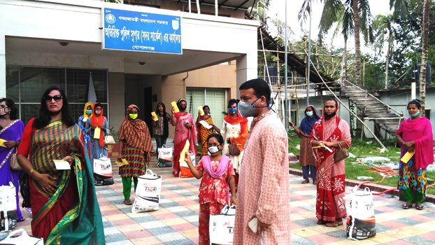 Eid gifts distributed among transgenders