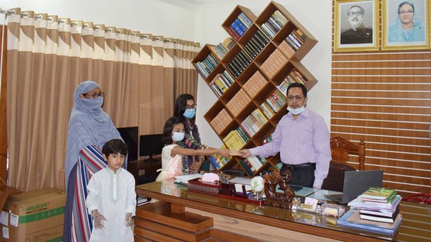 Schoolgirl donates Eid greetings’ money to Covid-19 fund