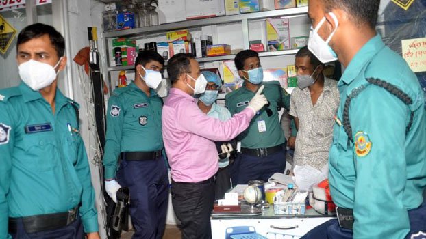 Oxygen cylinder traders fined Tk 4.3 lakh in Ctg