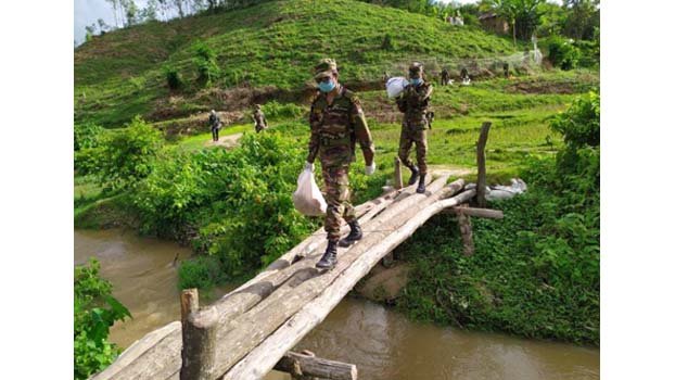 Army distributes relief  in Lohagara, Satkania