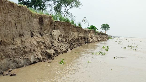 BD-India zero line on Rajshahi  border being devoured by river 