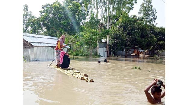 Govt battles worst flood in decade