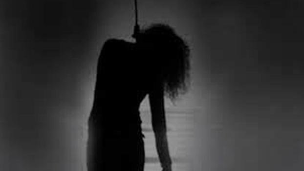 Schoolgirl commits  suicide for smartphone