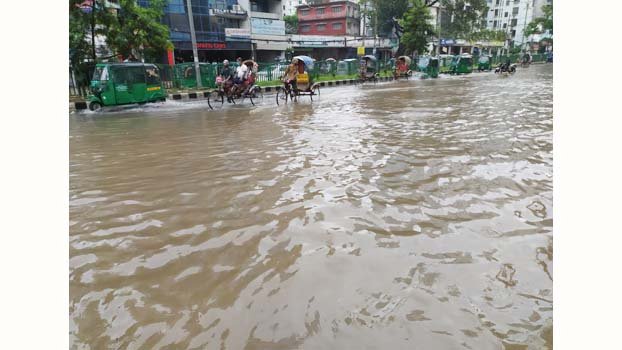 Torrential rain inundates Dhaka