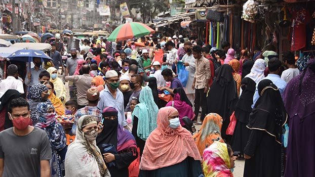 City people go on shopping spree