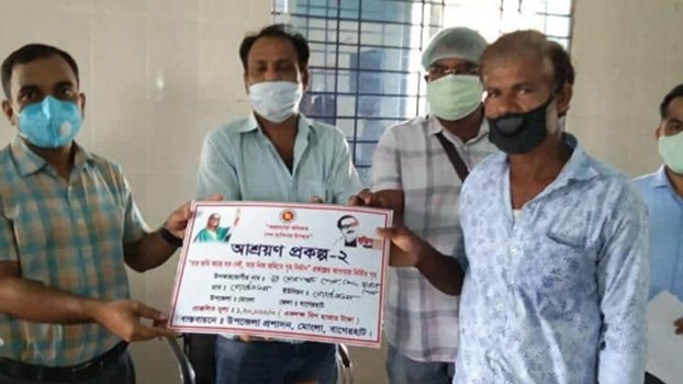 PM’s gift houses handed over to 120 families 