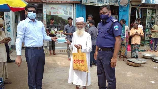 Pedestrians fined for  violating hygiene rules