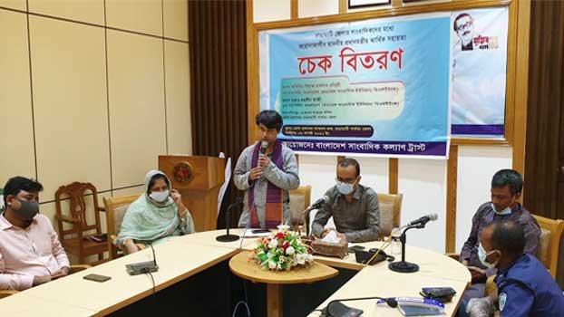 Rangamati journos get donation from PM fund 