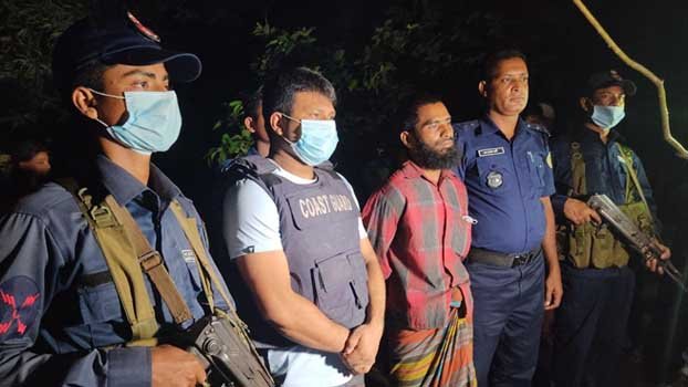 Robber held with 5 local rifles in Barguna