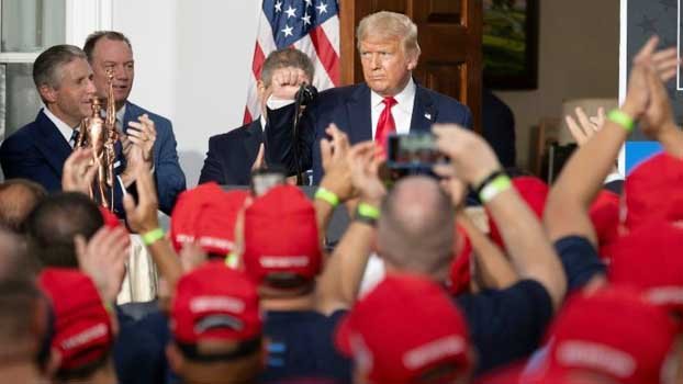 Trump to travel US in epic troll of Democratic convention