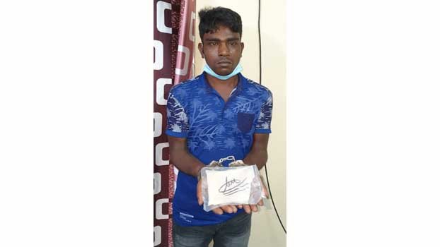Youth arrested with heroin worth  Tk 10 lakh