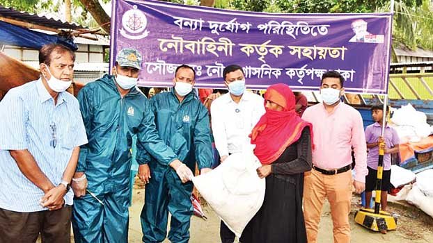 Navy distributes food in flood-hit areas