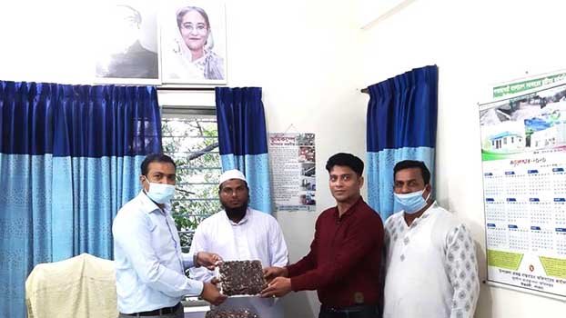 Madrasas, orphanages get dates from Saudi Arabia govt