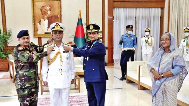 Navy Chief Adorned With Admiral Rank Badge Bangladesh Post