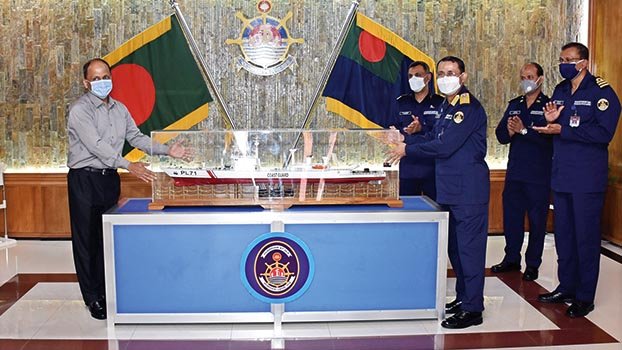 Coast Guard hands over ship’s  model to science museum