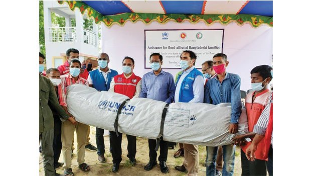 UNHCR donates 5,000 tents for flood victims