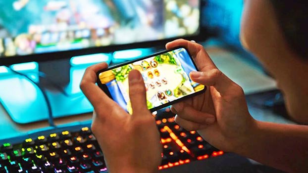 Mobile games thrive, as  pandemic keeps players home