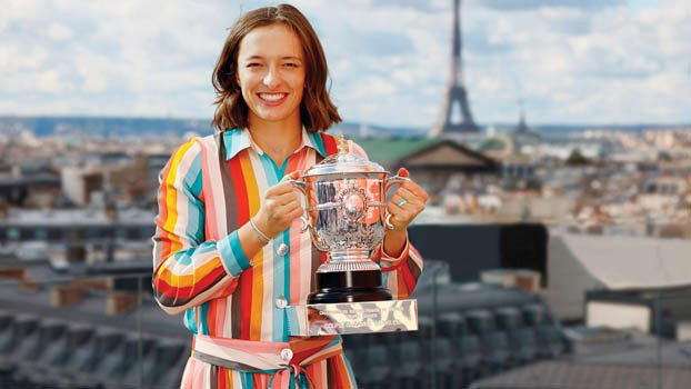 Teenager Swiatek claims first Grand Slam